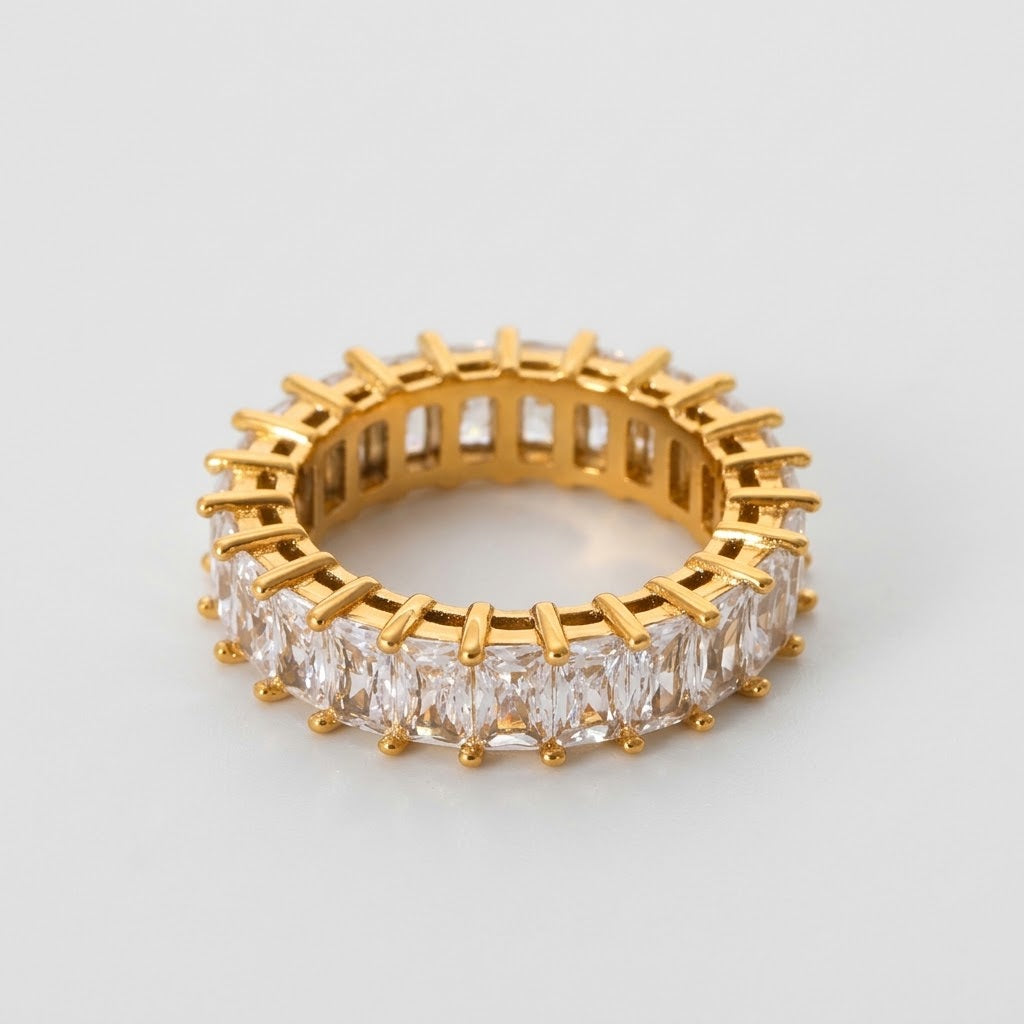 Goldfarbener LOCEVIA Ring mit umlaufender Reihe heller rechteckiger Schmucksteine