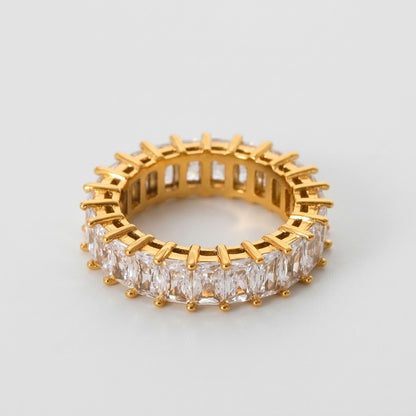 Goldfarbener LOCEVIA Ring mit umlaufender Reihe heller rechteckiger Schmucksteine