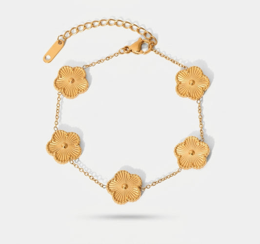 Goldfarbenes LOCEVIA Armband mit fünf reliefierten Blüten, feiner Kette und Verlängerungskette